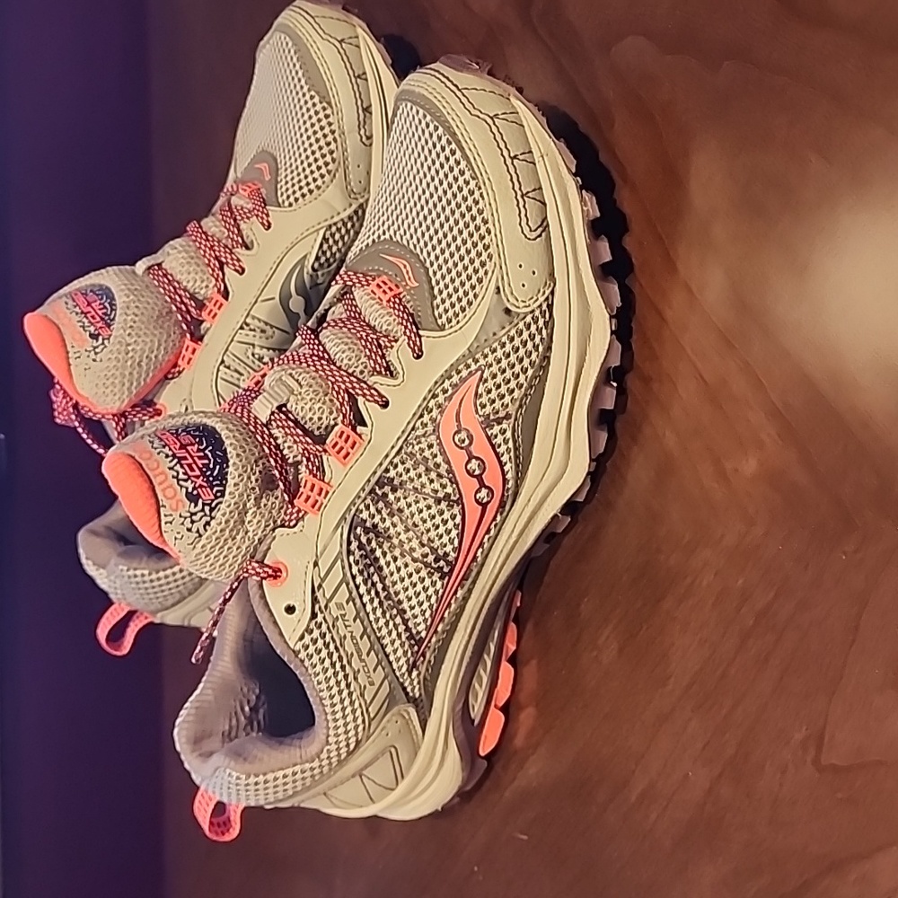 Womens Saucony Excursion TR PreLoved Sneakers Sz 8.5 S15249-1 Gray Fuchsia